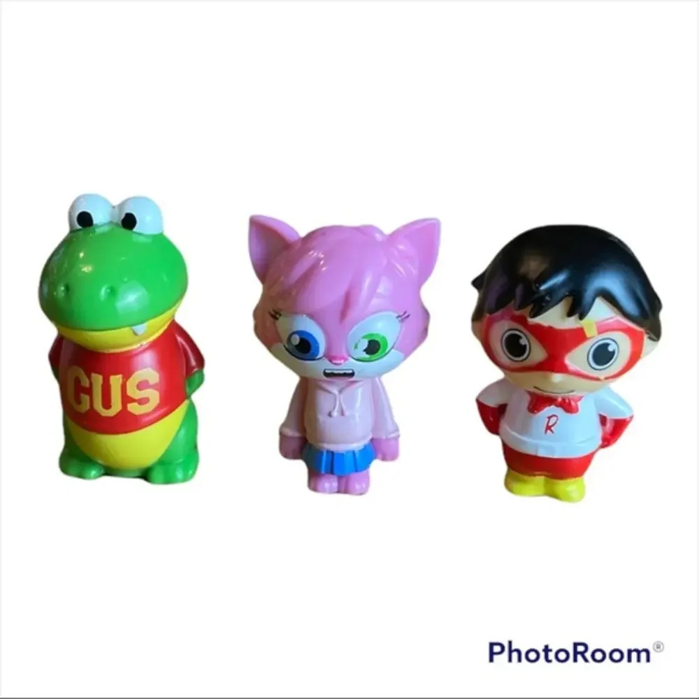 Ryan’s World 2” Figures. Gus the gator, Lexa the cat and‎ Red Titan